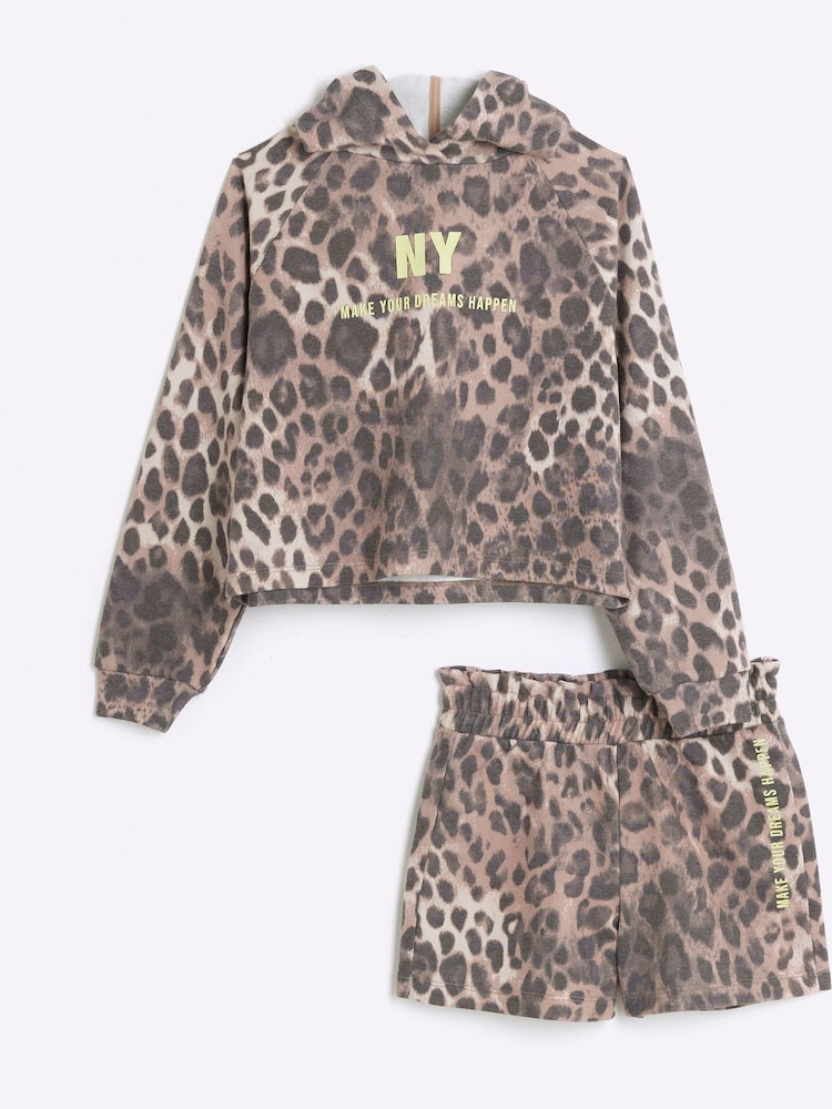 طقم من سويت شيرت وشورت قطن 100% مُزيَّن بطبعة سفاري للبنات من River Island - صورة 2 من 5