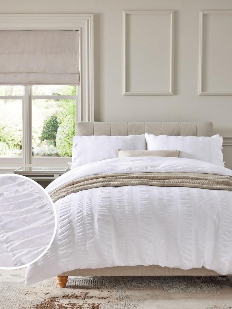 White 100% Cotton Seersucker 200 Thread Count Duvet Cover and Pillowcase Set - Image 1 of 5
