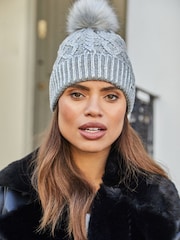 Lipsy Cosy V metalnih barvah Cable Pom čepica klobuki in kape; pokrivala - Slika 2 iz 3