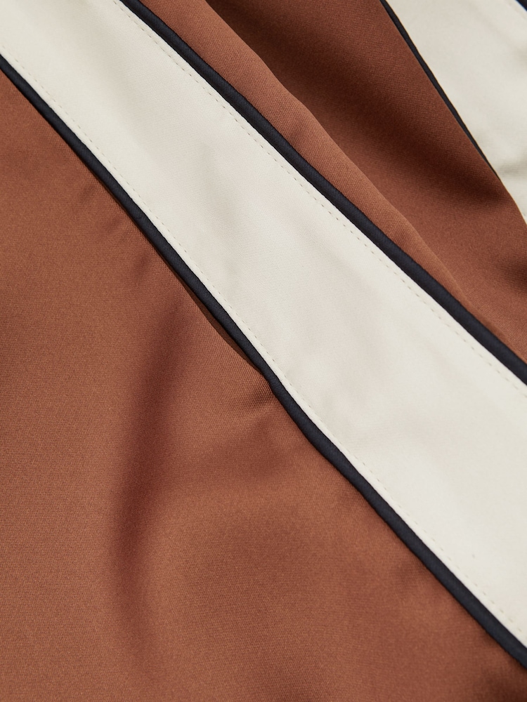 Reiss Basa Ché Satin Effect Colourblock Drawstring Trousers - Image 4 of 5