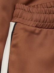 Reiss Tobacco/Ecru Basa Ché Satin Effect Colourblock Drawstring Trousers - Image 5 of 5