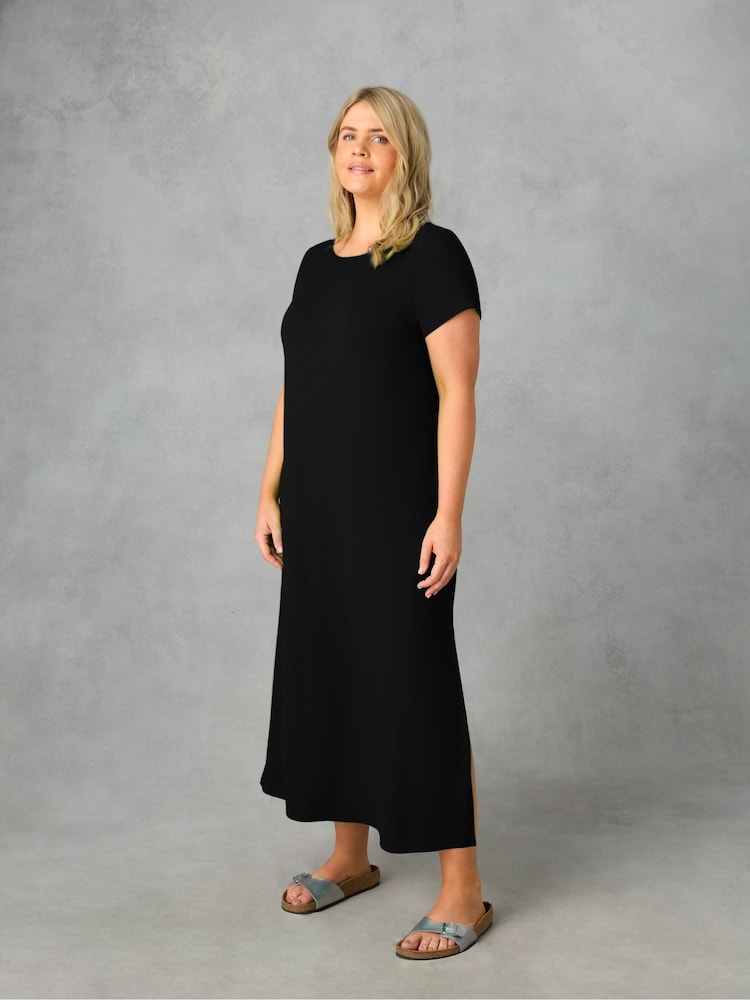 Live Unlimited Black Curve Petite Jersey Midaxi T-Shirt Dress - Image 1 of 4 Live Unlimited Black Curve Petite Jersey Midaxi T-Shirt Dress - Image 1 of 4