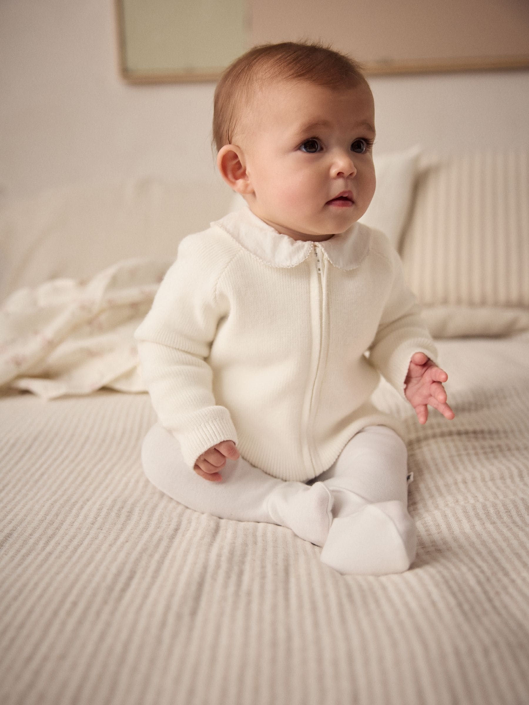 BABY カーディガン 白 Baby wool and cotton cardigan - Jacadi soft white | Jacadi Paris