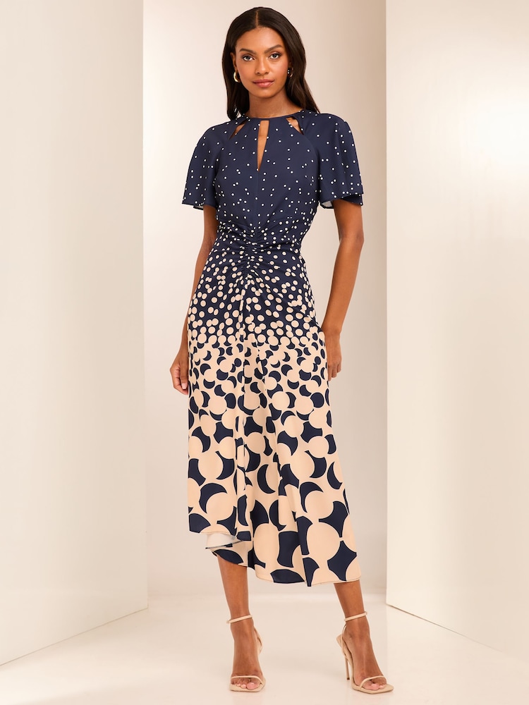 Marineblau - Lipsy Asymmetrisches Midi kleid mit geraffter Vorderseite und Schlüssellochausschnitt - Bild 1 von 4 Marineblau - Lipsy Asymmetrisches Midi kleid mit geraffter Vorderseite und Schlüssellochausschnitt - Bild 1 von 4