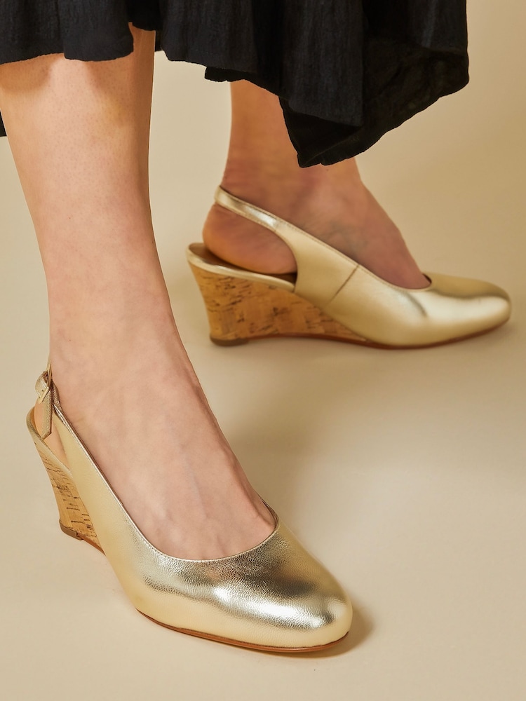 ذهبي - حذاء بكعب وتد جلد Zahra من Jones Bootmaker - صورة 1 من 6