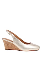 ذهبي - حذاء بكعب وتد جلد Zahra من Jones Bootmaker - صورة 2 من 6