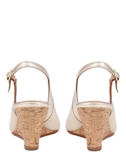 ذهبي - حذاء بكعب وتد جلد Zahra من Jones Bootmaker - صورة 3 من 6