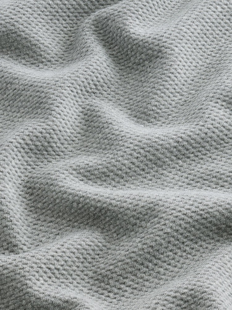 Grau meliert - Texturiertes Sweatshirt mit Stehkragen und Viertelreißverschluss - Bild 7 von 7 Grau meliert - Texturiertes Sweatshirt mit Stehkragen und Viertelreißverschluss - Bild 7 von 7