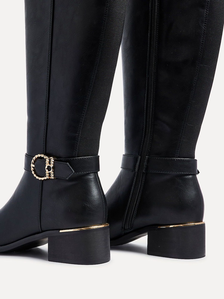 بوت Gwen بكعب وبارتفاع عالٍ مع إبزيم من Linzi - صورة 5 من 5 بوت Gwen بكعب وبارتفاع عالٍ مع إبزيم من Linzi - صورة 5 من 5