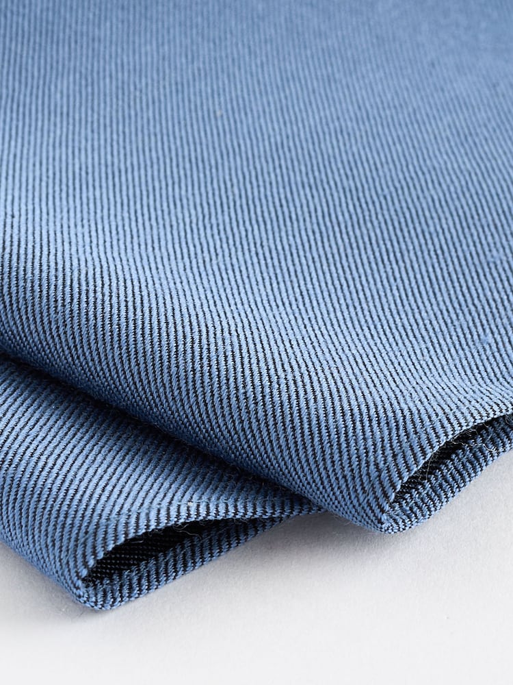 Blau - Florale Seidenkrawatte und Einstecktuch aus Seidenmischung - Bild 6 von 6 Blau - Florale Seidenkrawatte und Einstecktuch aus Seidenmischung - Bild 6 von 6