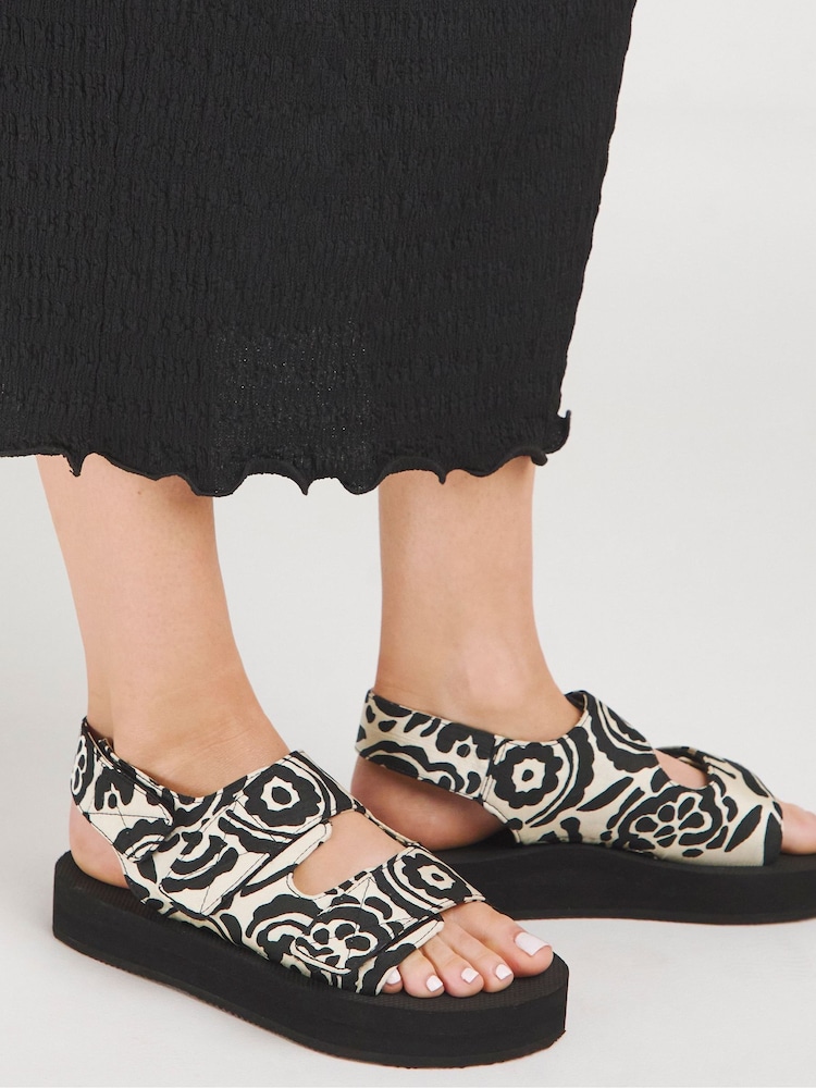 Simply Be Black Wide Fit Touch and Close Three Strap Active Sandals in Wide Fit - Image 1 of 4