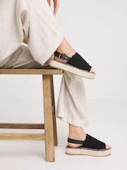 أسود - صندل موديل Espadrilles بنعل مسطح مفتوح من الأمام بحزام خلفي بمقاس واسع من Simply Be - صورة 1 من 4