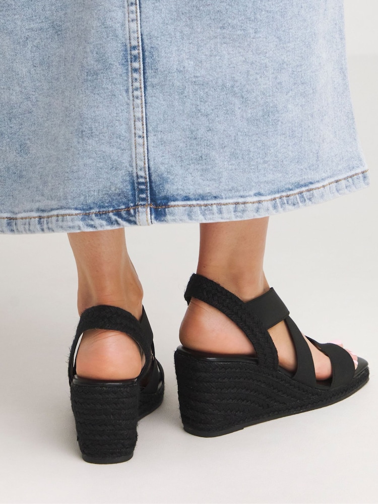 Schwarz - Simply Be Elastische Crossover-Espadrille-Sandalen mit Keilabsätzen in breiter Passform - Bild 2 von 4 Schwarz - Simply Be Elastische Crossover-Espadrille-Sandalen mit Keilabsätzen in breiter Passform - Bild 2 von 4
