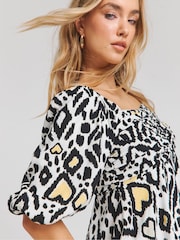 Simply Be Simply Be Mono Print Long Sleeve Ruched Front Smock Top - Imagen 4 de 4