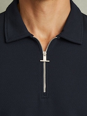Marineblau - Reiss Bristol Strukturiertes Poloshirt mit Kontrastbesatz und halbem Reissverschluss - Bild 3 von 6