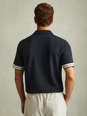 Marineblau - Reiss Bristol Strukturiertes Poloshirt mit Kontrastbesatz und halbem Reissverschluss - Bild 4 von 6