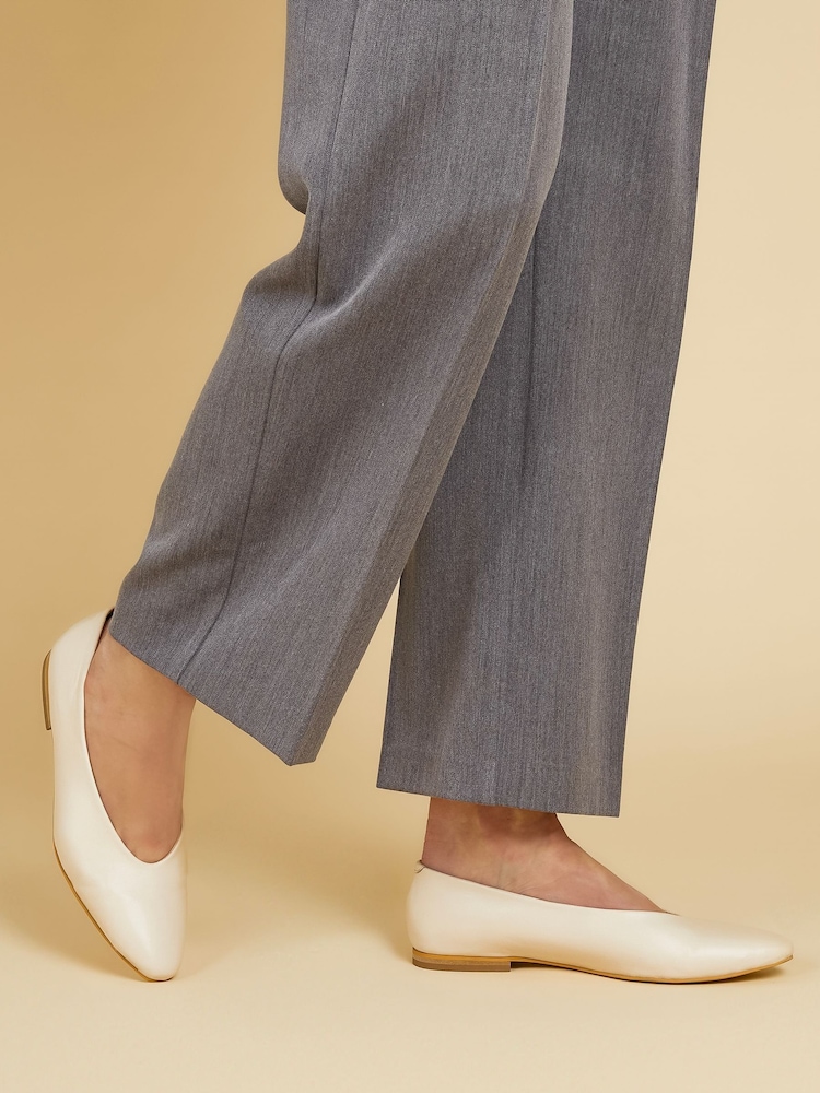 Jones Bootmaker Leather Pumps - Image 6 of 6