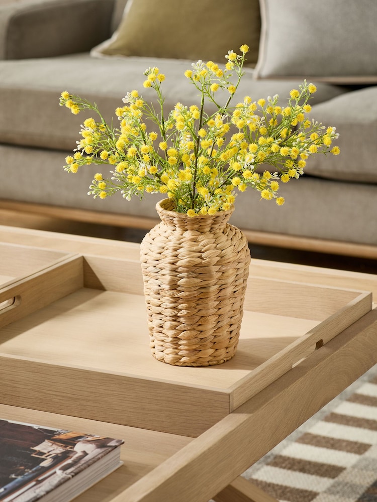 Artificial Floral Arrangment In Woven Vase - Imagen 1 de 4
