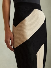 Reiss Jess gebreide asymmetrische midirok met kleurblokken - Image 4 of 6