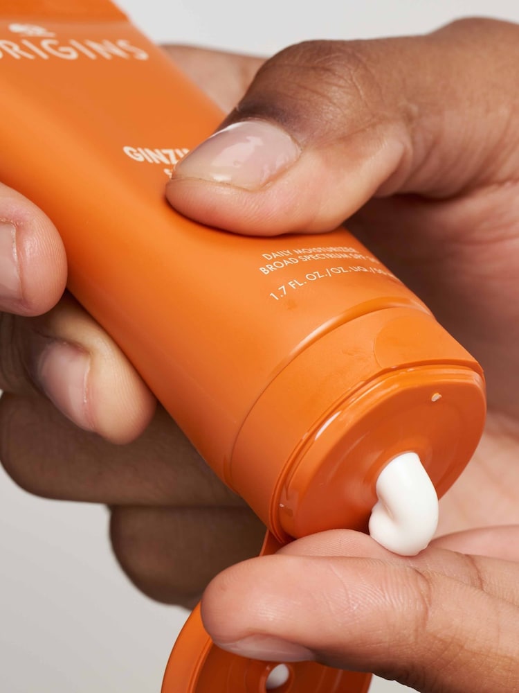 Origins Ginzing SPF 30 Radiance-Boosting Moisturiser 50ml - Image 2 of 3
