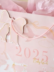 Set de bolsa de regalo y tarjeta para niña con diseño "Born In 2025" - Imagen 2 de 4