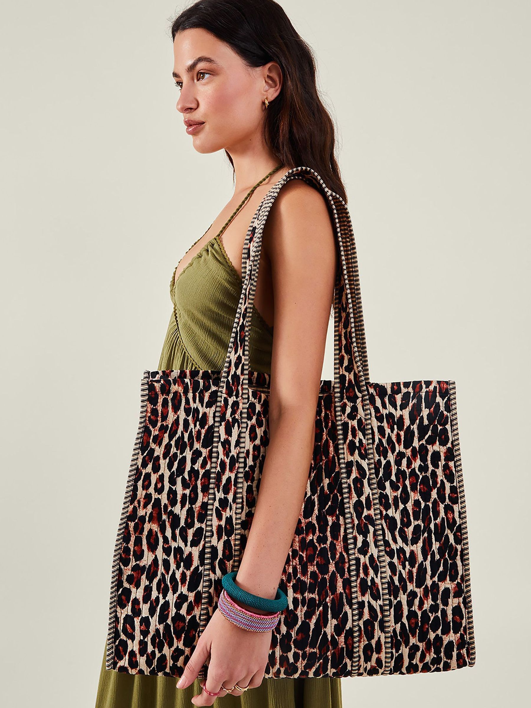 Przeglądaj Accessorize Leopard Print Quilted Shopper 100