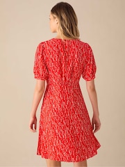 Ro&Zo Red Dash Print Shirred Shoulder Short Dress - Image 6 of 6