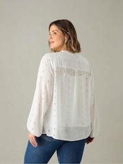 Live Unlimited Ivory White Curve Textured Overlay Top - Image 5 of 8