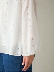 Live Unlimited Ivory White Curve Textured Overlay Top - Image 7 of 8