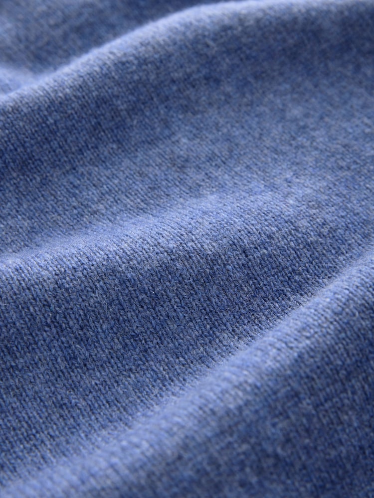 Blau - Premium Pullover aus 100 % Lammwolle mit Rundhalsausschnitt - Bild 8 von 8 Blau - Premium Pullover aus 100 % Lammwolle mit Rundhalsausschnitt - Bild 8 von 8