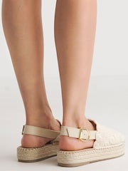 لون طبيعي - صندل موديل Espadrilles بنعل مسطح مفتوح من الأمام بحزام خلفي بمقاس واسع من Simply Be - صورة 3 من 4