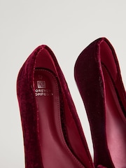 Jagodno rdeča - Koničaste balerinke s pentljo Forever Comfort® - Slika 4 iz 6
