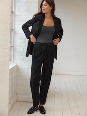 Noir - Pantalon Stay Smart Barrel Leg en lin riche - Image 2 of 5