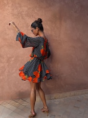 فستان قصير منقّط بطبعة زهور الخشخاش Ella من Never Fully Dressed - صورة 3 من 4