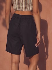 Zwart - Linen Rich City Knee Shorts - Image 2 of 6