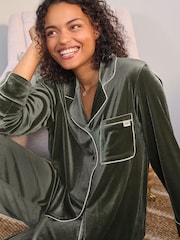 أخضر - طقم بيجامة مخملي مزوَّد بأزرار كاملة من Laura Ashley - صورة 4 من 10