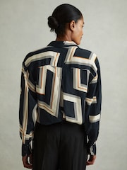 Reiss Isadora Geometric Print Button Through Shirt - Imagen 4 de 5