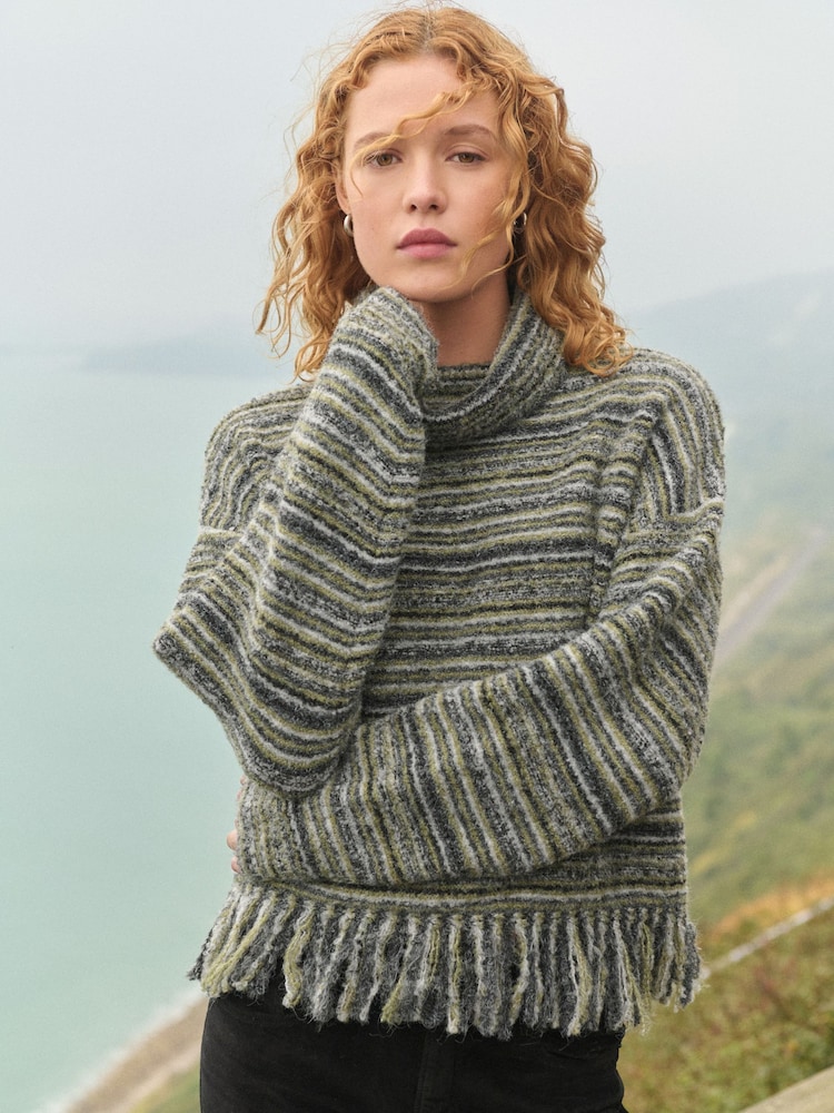 Grün/Khaki - Fransen-Spacedye-Strickpullover mit hohem Rollkragen und Wolle - Bild 2 von 9 Grün/Khaki - Fransen-Spacedye-Strickpullover mit hohem Rollkragen und Wolle - Bild 2 von 9