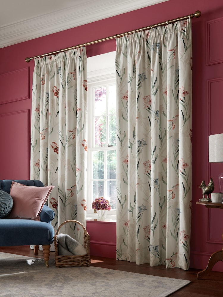 Затемненные шторы Laura Ashley Hawling Irises - Изображение 1 из 4 Затемненные шторы Laura Ashley Hawling Irises - Изображение 1 из 4
