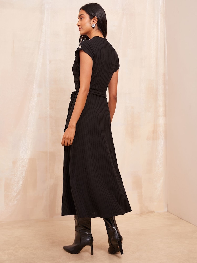 Schwarz - Friends Like These – geripptes Midi-Kleid mit Knopfleiste an der Schulter und Bindegürtel-Detail - Bild 4 von 4 Schwarz - Friends Like These – geripptes Midi-Kleid mit Knopfleiste an der Schulter und Bindegürtel-Detail - Bild 4 von 4