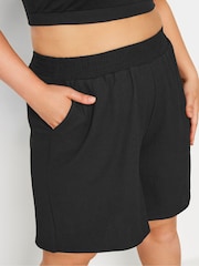 Yours Curve Black Crinkle Pocket Shorts - Image 4 of 5