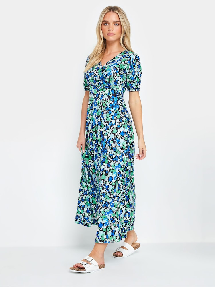 M&Co – Maxikleid mit schwarzem und blauem Blumendruck, Petite - Bild 1 von 5 M&Co – Maxikleid mit schwarzem und blauem Blumendruck, Petite - Bild 1 von 5