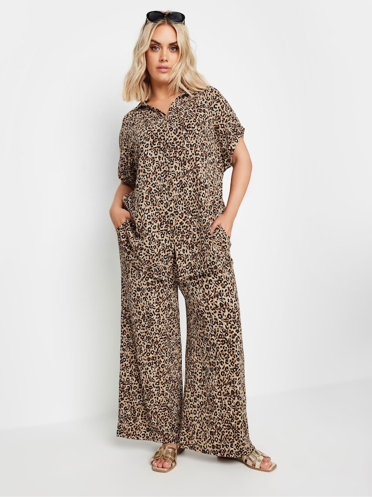 Leopardenprint, Schwarz - Yours Curve Kurzärmliges Crinkle-Hemd mit Blattmuster - Bild 2 von 5 Leopardenprint, Schwarz - Yours Curve Kurzärmliges Crinkle-Hemd mit Blattmuster - Bild 2 von 5