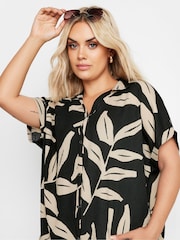 Yours Curve Black Leaf Leaf Crinkle Short Sleeve Shirt - Image 4 of 5