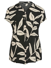 Yours Curve Black Leaf Leaf Crinkle Short Sleeve Shirt - Image 5 of 5