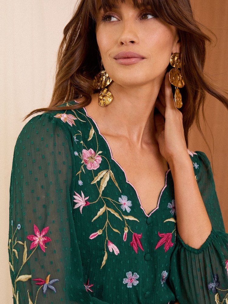 Темно-зеленый - V&A | Love & Roses Embroidered Scallop Neck Dobby Midi Dress - Image 2 of 4