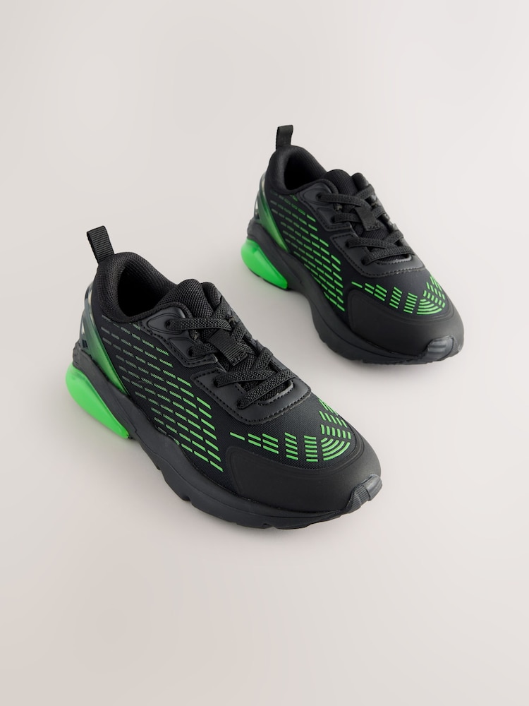 Schwarz & Grün - Elastischer Sportschuh mit Schnürung - Bild 1 von 4 Schwarz & Grün - Elastischer Sportschuh mit Schnürung - Bild 1 von 4