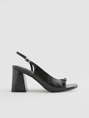 Noir - Forever Comfort® Square Toe Buckle Trim Block Slingback Sandals (Sandales à talon aiguille) - Image 4 of 7