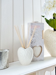 English Rose Heart 180ml Fragranced Reed Diffuser - Image 1 of 3