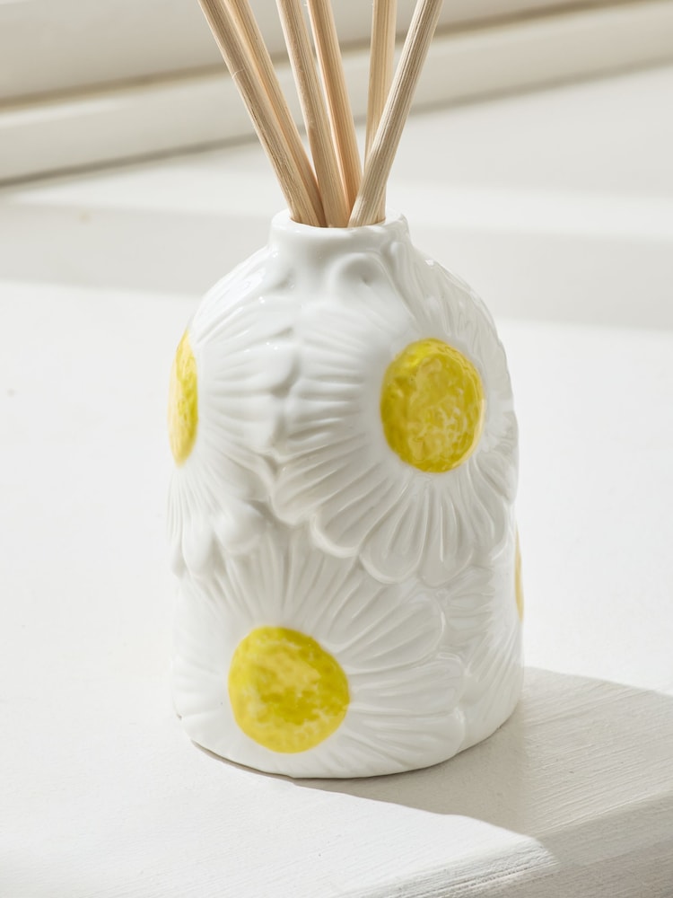 Peach and Freesia 180ml Daisy Fragranced Reed Diffuser - Image 2 of 4